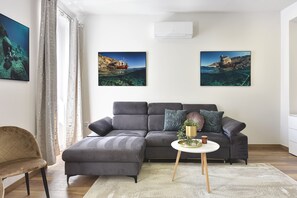 Apartment, 1 Bedroom (5) | 起居區 | 智慧型電視