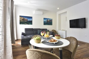 Apartment, 1 Bedroom (5) | Vardagsrum | Smart-tv