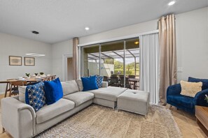 Smart TV, video games, table football, books - Great Reviews| Pet-Friendly Family Villa w/ Conservation View, Close to Disney (Davenport)