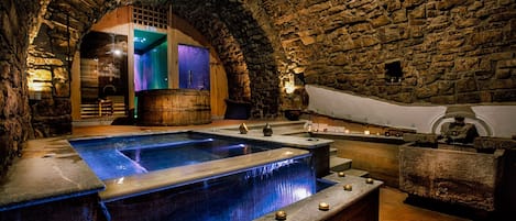 Sauna, bain à remous, hammam, hammam, massages