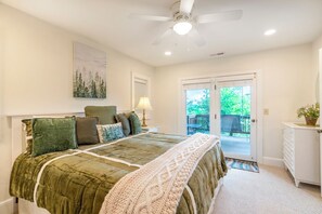 3 bedrooms, desk, iron/ironing board, internet - Cedar Wood RF1-Mtn View, King Beds, Gated Resort, Indoor/ Outdoor Pool & Hot Tub (Banner Elk)