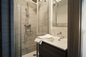 Shower, hair dryer, bidet, towels - StayInCervinia-com Deluxe Apartment in Village Center and Ski to Door (Valtournenche)