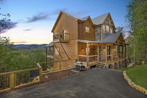 Exterior - 5 Bedroom Luxury Cabin with Breathtaking Views, Secluded, Wi-Fi, Game Room (Sevierville)