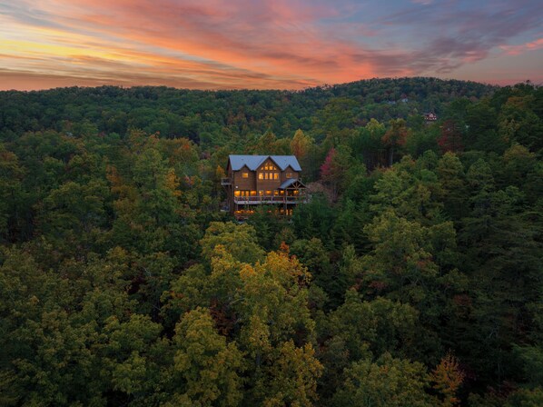 Exterior - 5 Bedroom Luxury Cabin with Breathtaking Views, Secluded, Wi-Fi, Game Room (Sevierville)
