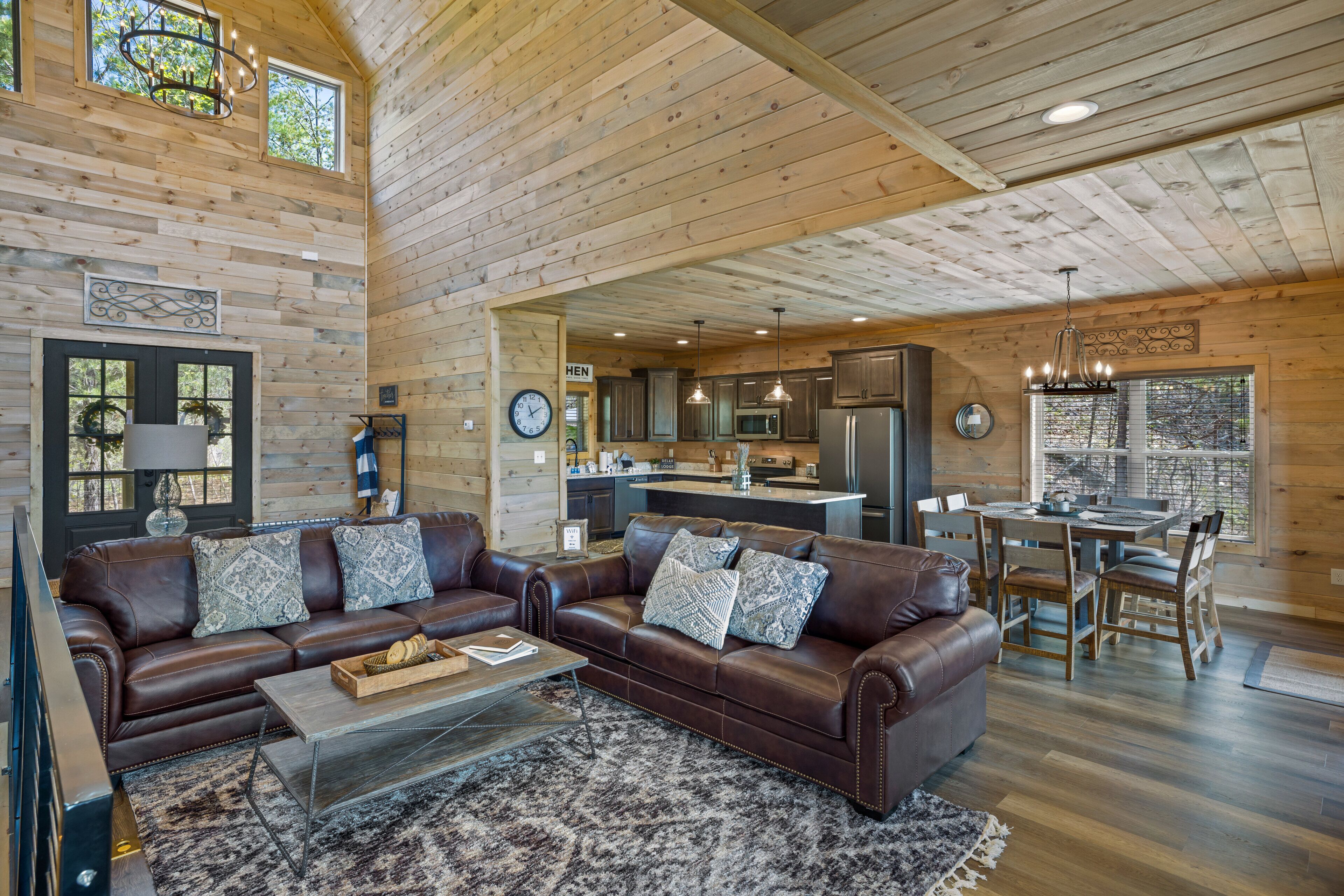 New 5 Bedroom Luxury Cabin w/ Breathtaking Views, Secluded, Wi-Fi, Game Room