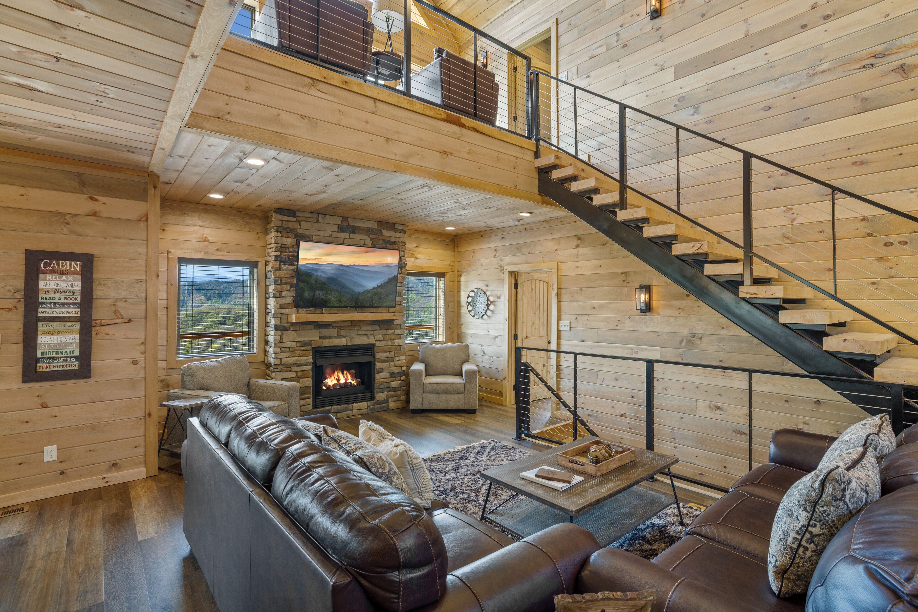 New 5 Bedroom Luxury Cabin w/ Breathtaking Views, Secluded, Wi-Fi, Game Room