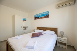 2 bedrooms, iron/ironing board, free WiFi, bed sheets