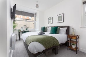 2 bedrooms, desk, iron/ironing board, free WiFi - Superior One Bed Apartment, Sleeps 4, Central Location (Blackpool)