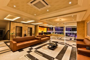 Lobby sitting area - HOTEL VBR GRAND INN (Bengaluru)
