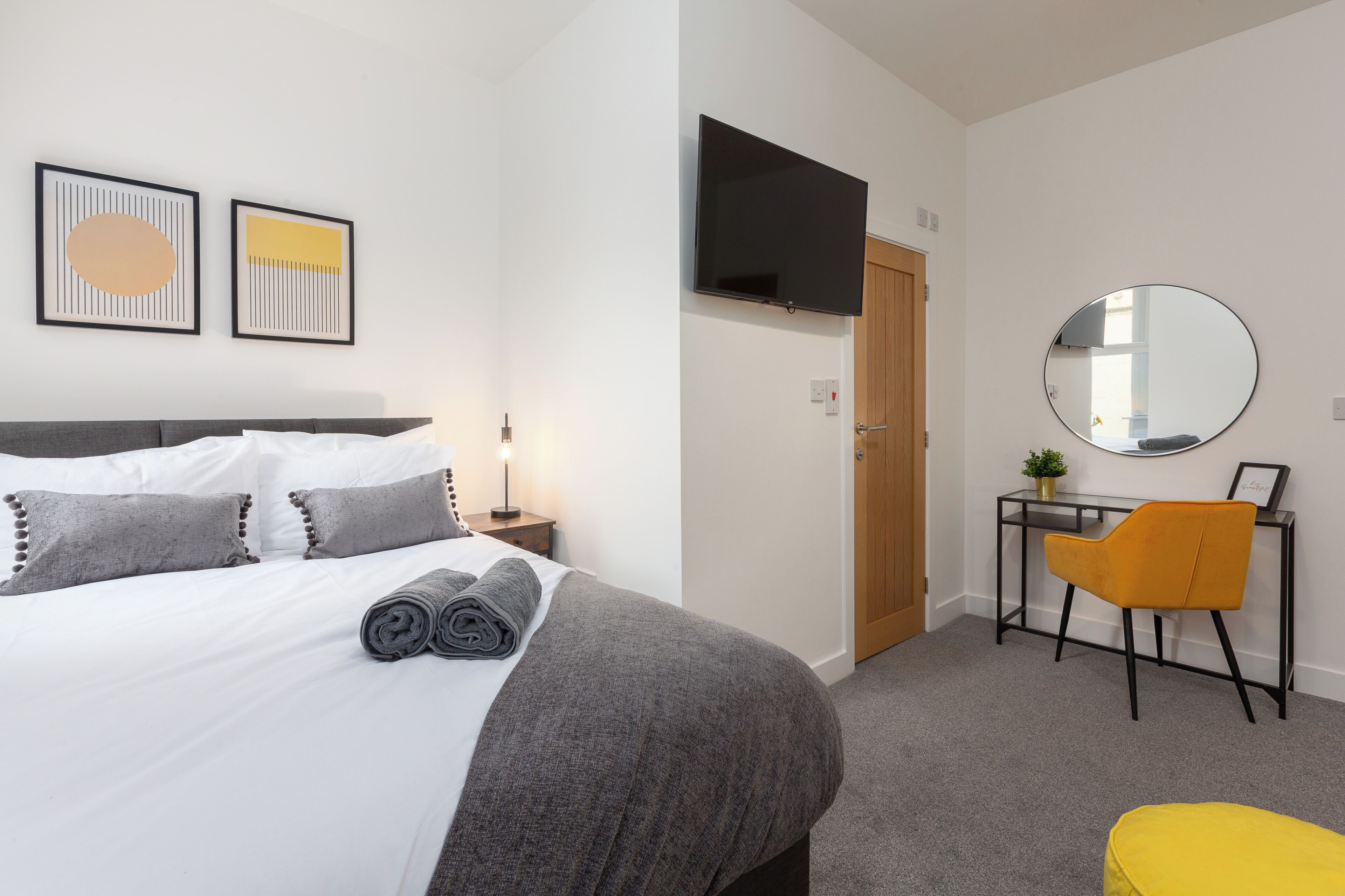 2 Schlafzimmer, Schreibtisch, Bügeleisen/Bügelbrett, WLAN