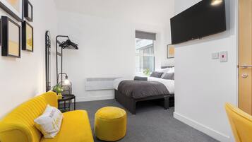 2 Schlafzimmer, Schreibtisch, Bügeleisen/Bügelbrett, WLAN