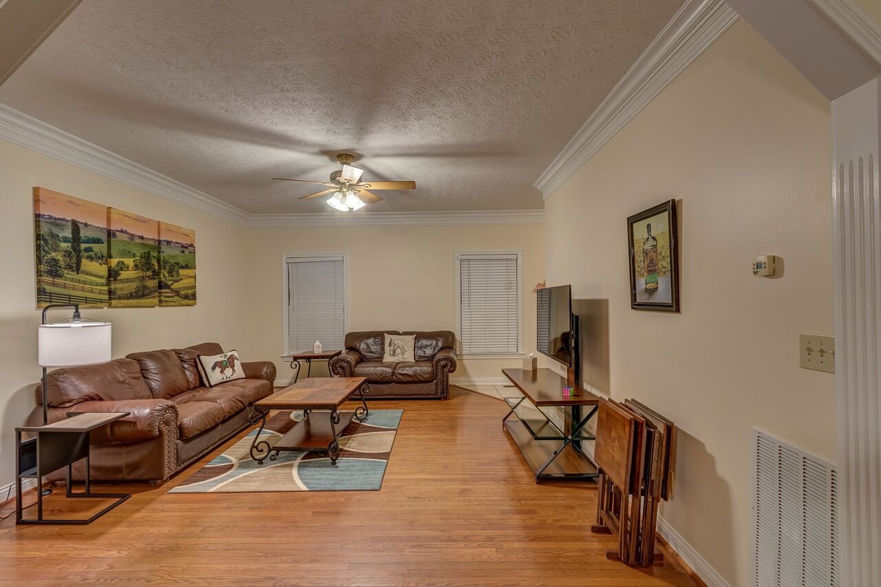 Open & Spacious Townhouse close to KY Horse Park/Keeneland/Downtown