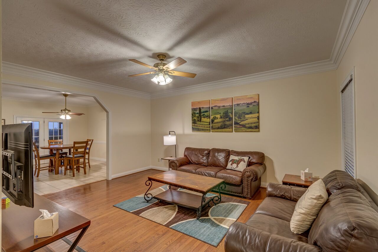 Open & Spacious Townhouse close to KY Horse Park/Keeneland/Downtown