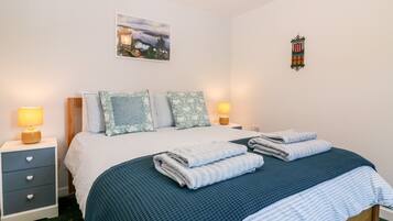 Cottage | 3 bedrooms, individually decorated, individually furnished, free WiFi