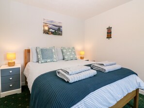 3 bedrooms, individually decorated, individually furnished, free WiFi - 4 Gordon Street (Buckie)