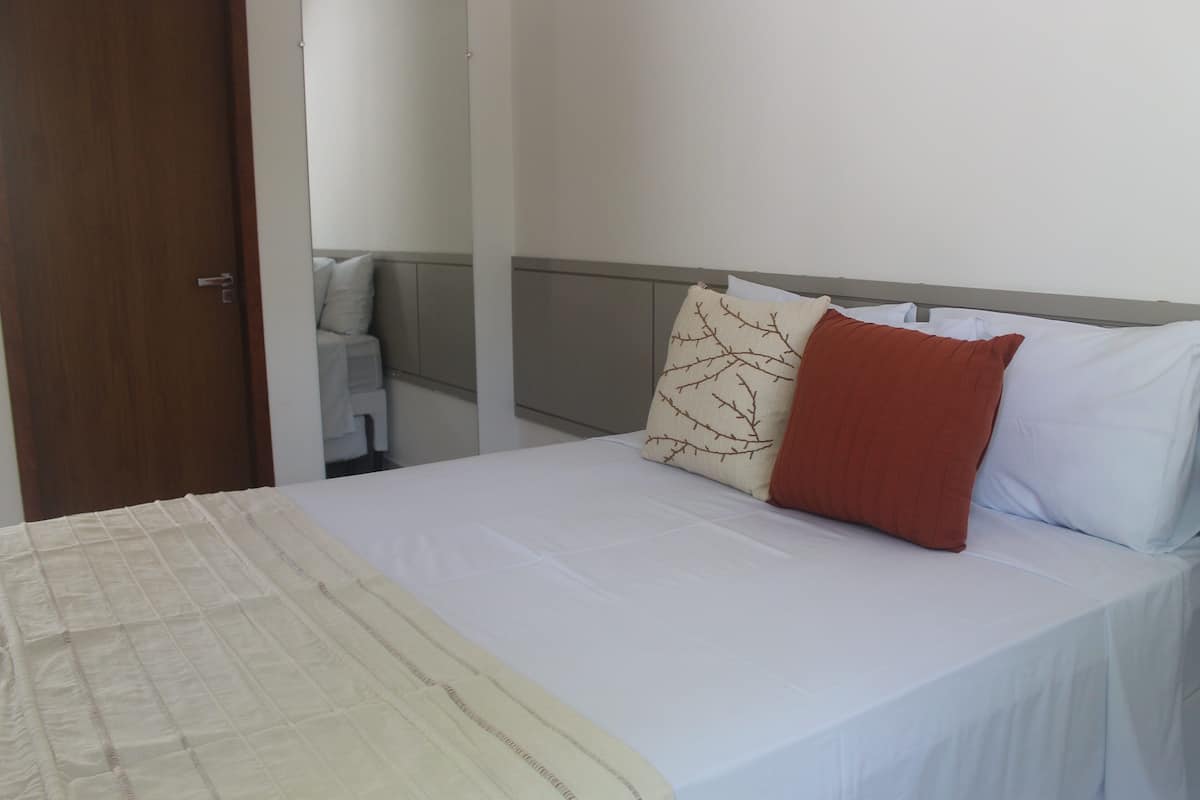 2 quartos, ferros/tábuas de passar roupa, Wi-Fi de cortesia