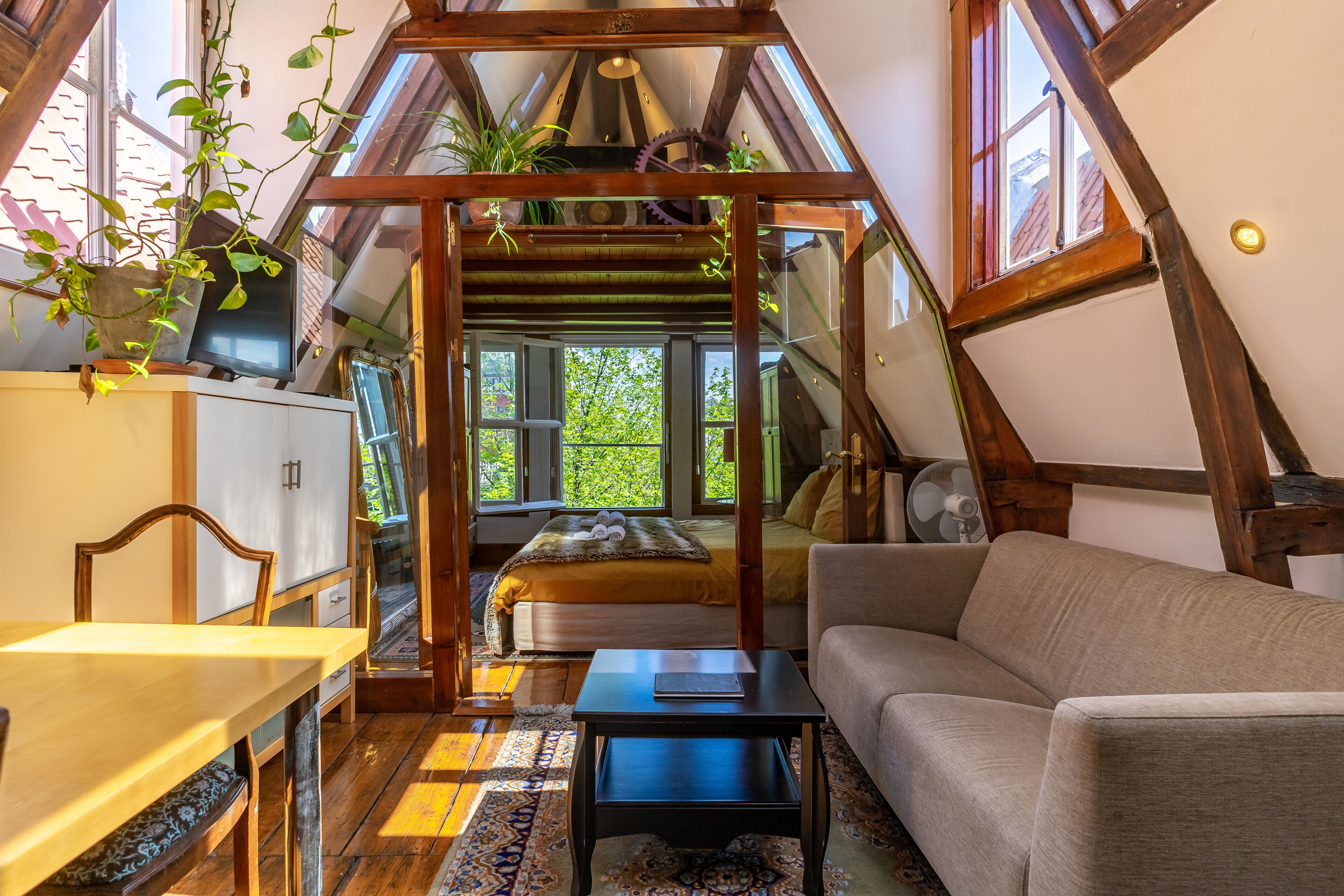 Family Room | Minibar, iron/ironing board, free WiFi, bed sheets