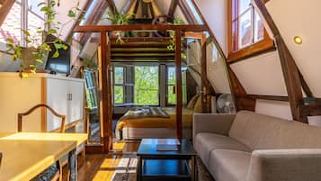 Family Room | Minibar, iron/ironing board, free WiFi, bed sheets