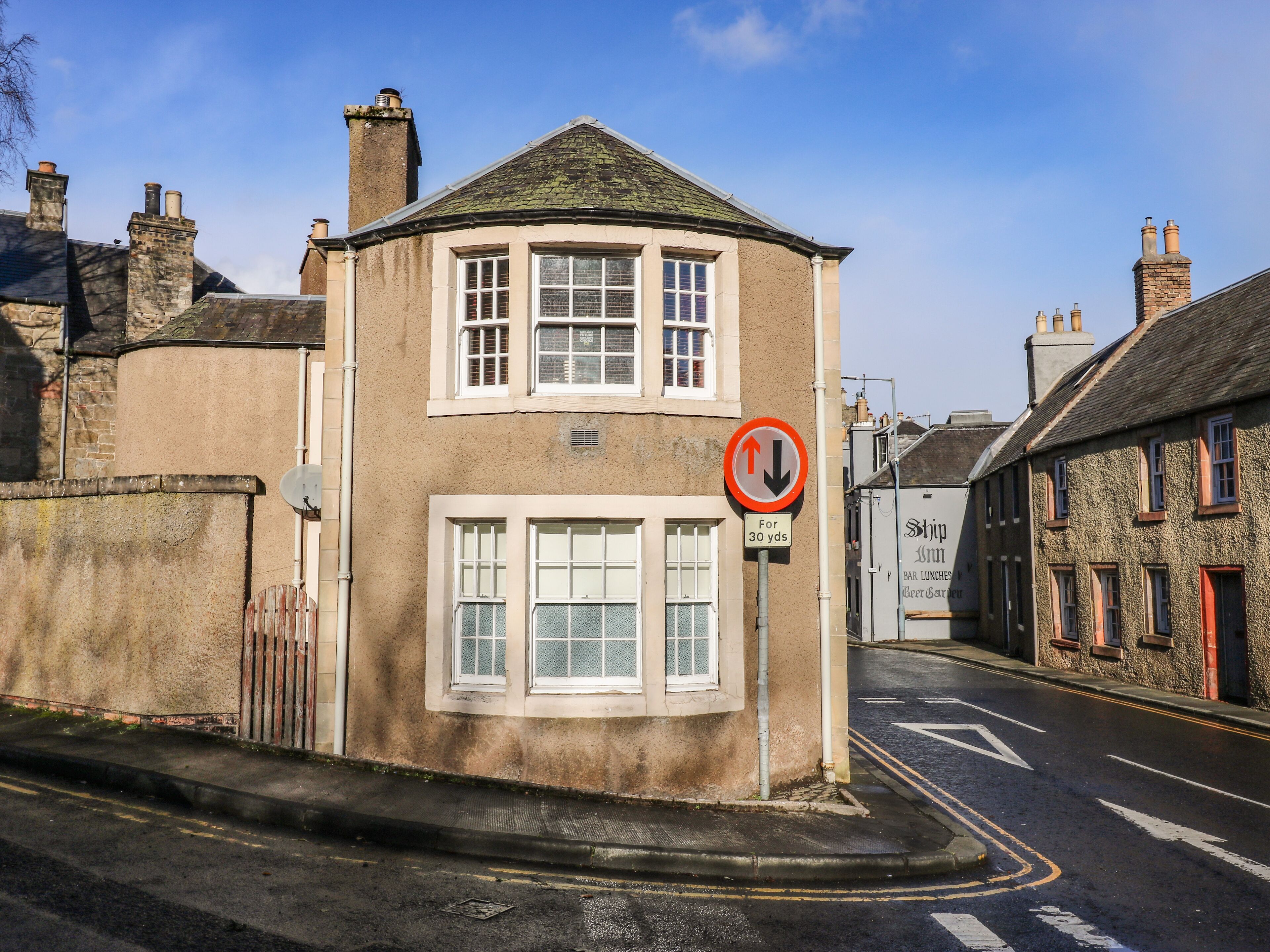 المنشأة من الداخل