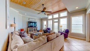 Smart TV, lettore DVD, videoteca