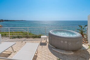 Terrace/patio - Cozy sea view rooms with private beach and jacuzzi (Lido di Noto)