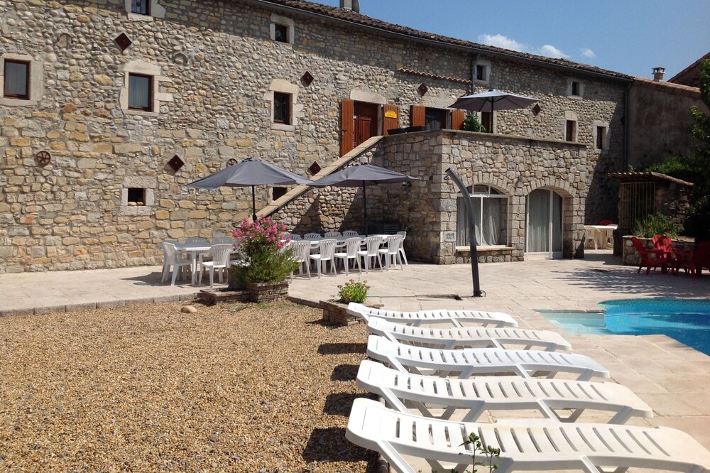the cicadas Grospierres gites studios near vallon pont d arc, Chauvet