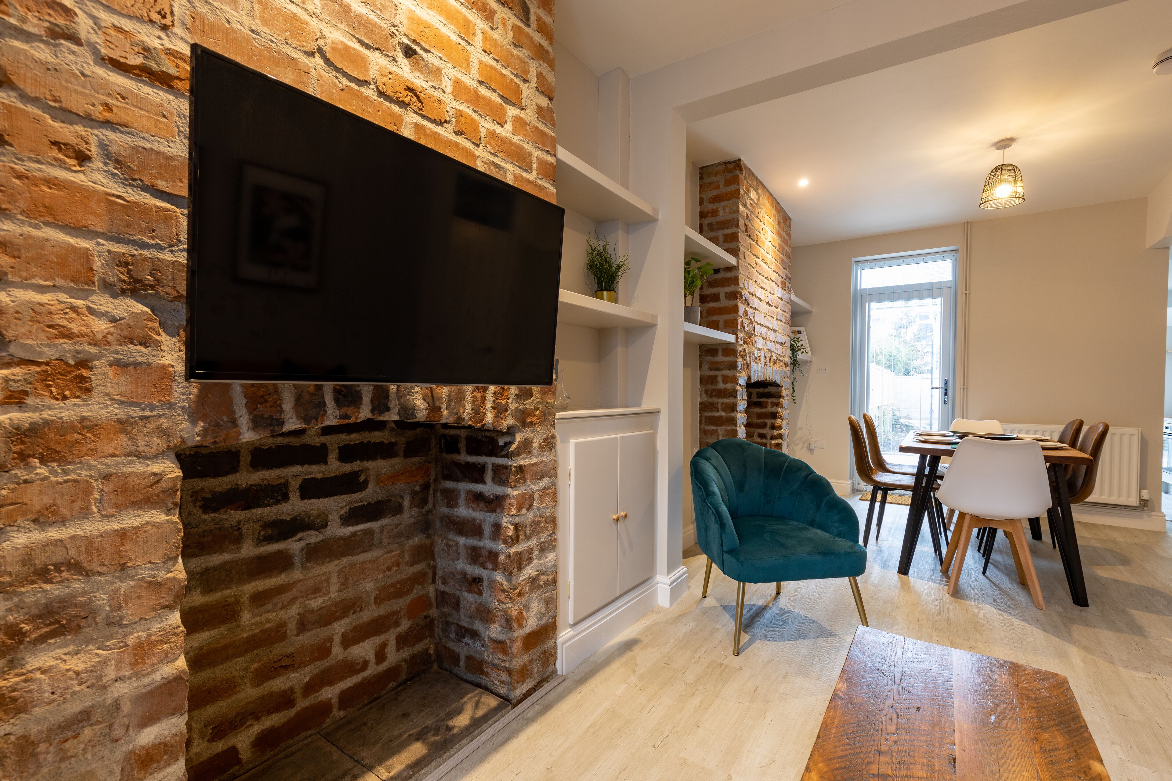 5 star rated, beautifully decorated spacious 3 bed house close to City Centre. 