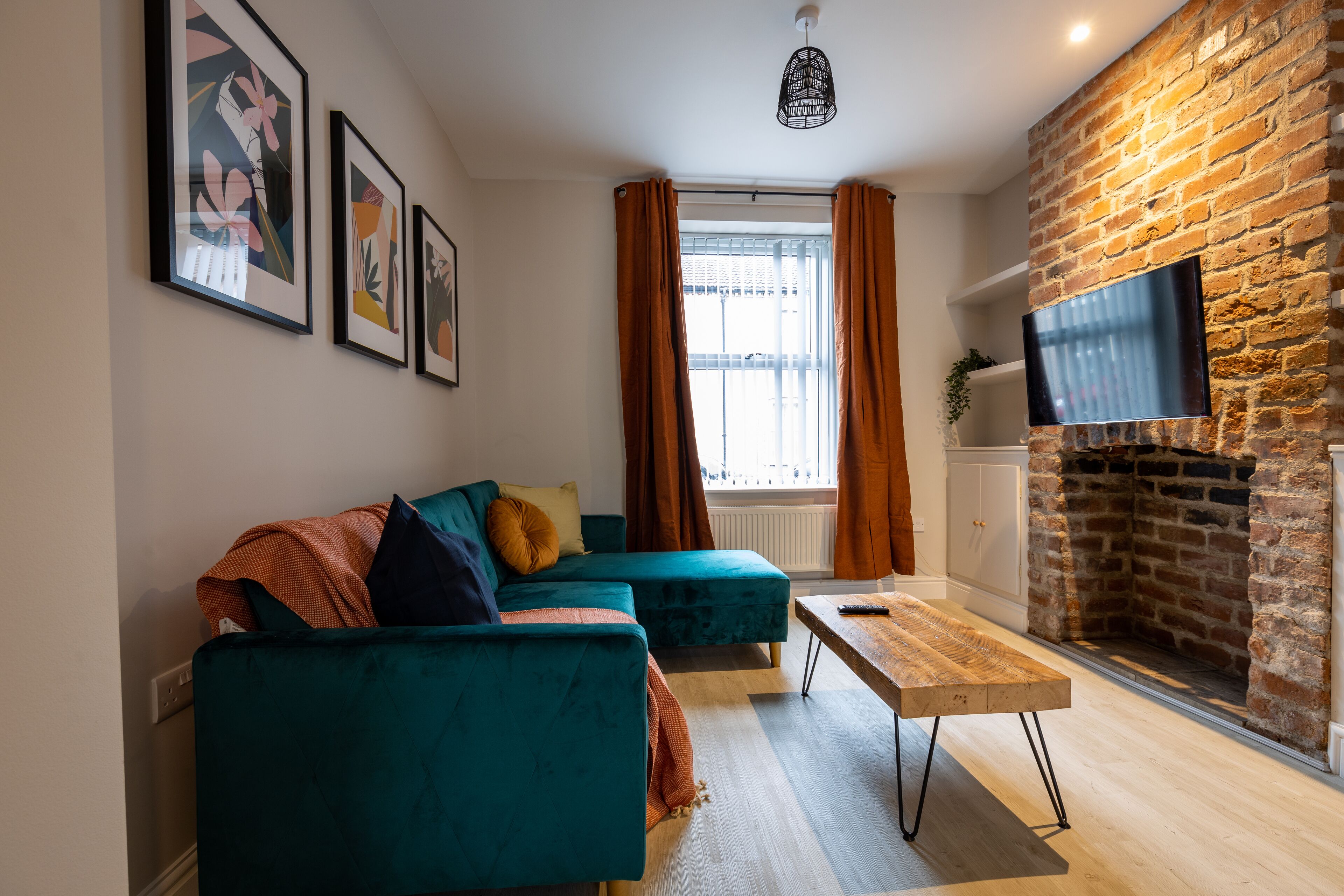 5 star rated, beautifully decorated spacious 3 bed house close to City Centre. 