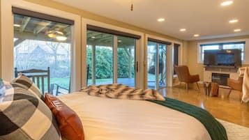 3 bedrooms, iron/ironing board, travel cot, free WiFi