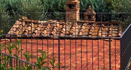 Fienile, Spacious Apartment with Private Garden in a Tuscan Retreat