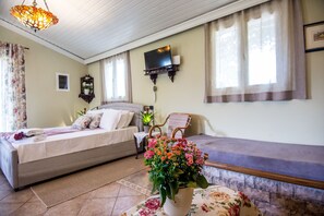 1 Schlafzimmer, Schreibtisch, schallisolierte Zimmer