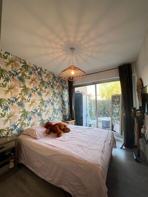 1 bedroom, iron/ironing board, free WiFi - 2-room apartment Antibes garden level (Antibes)