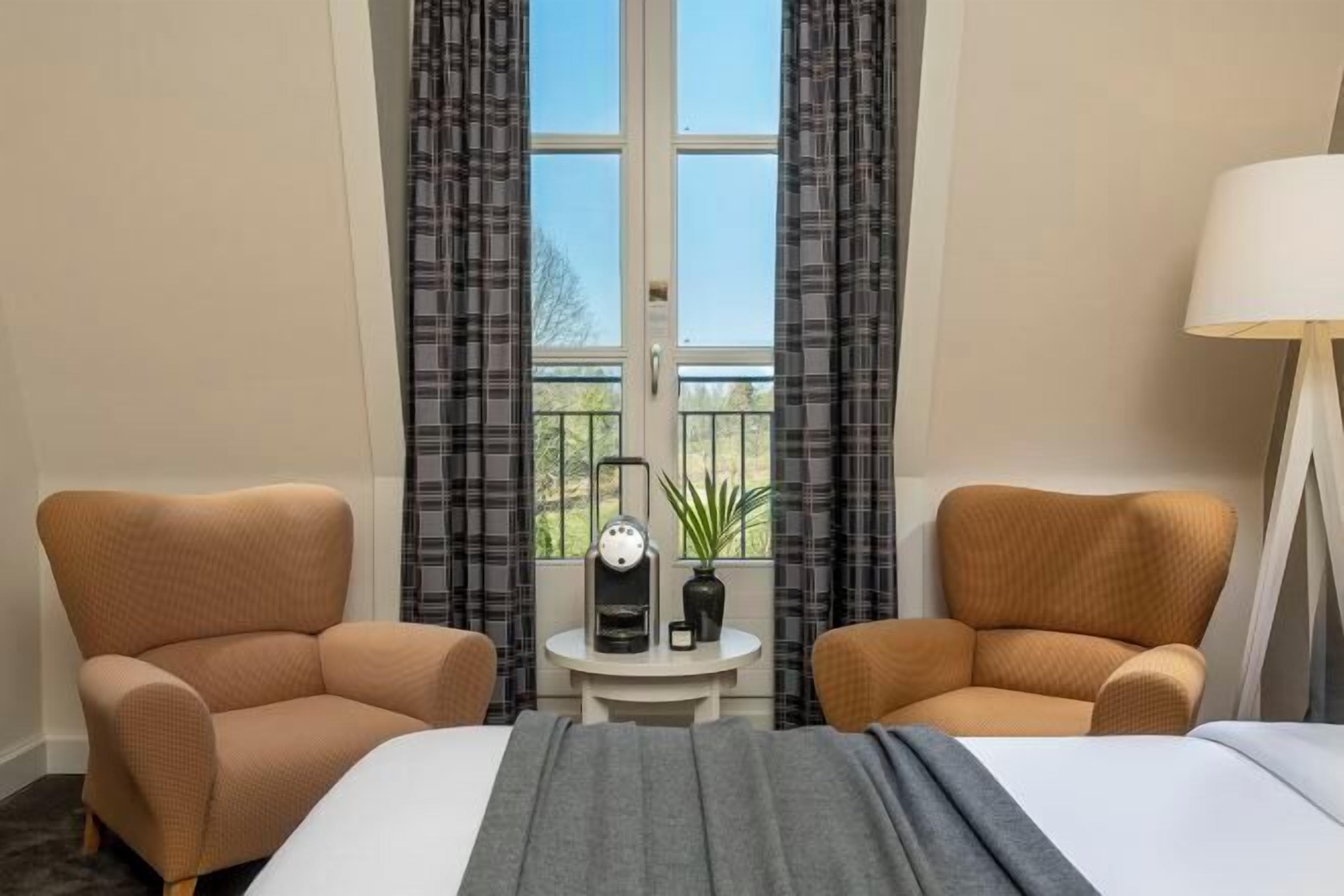 Hypo-allergenic bedding available, in-room safe, desk, soundproofing