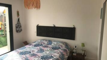 4 slaapkamers, een strijkplank/strijkijzer, reisbedje, wifi