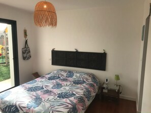 4 slaapkamers, een strijkplank/strijkijzer, reisbedje, wifi