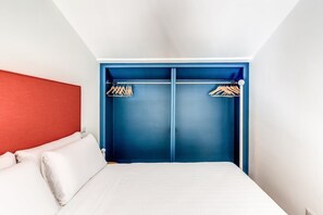 1 slaapkamer, een strijkplank/strijkijzer, wifi, beddengoed