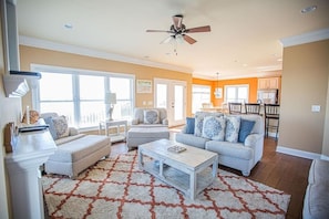 House, 4 Bedrooms | Living room | Fireplace