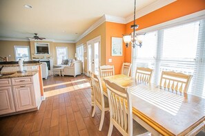 House, 4 Bedrooms | Private kitchen | Fridge, oven, coffee/tea maker, toaster
