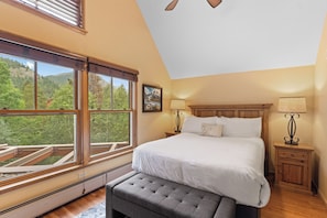 3 bedrooms, WiFi, bed sheets - Ideally Located Condo in River Run Village w/ Gondola Views & Close to Shops! (Keystone)