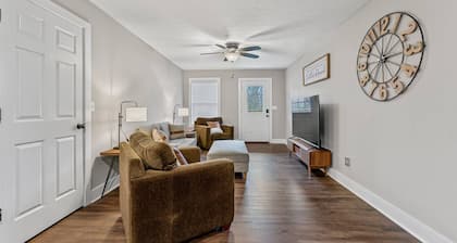 Vette City! 4 Beds/4 Baths + 2 King Beds | BG, KY