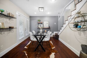 Dining - Safe & Quiet Oasis in DT ~Perfect Location~ (Austin)