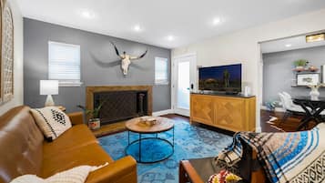 Smart TV, DVD player, books, offices