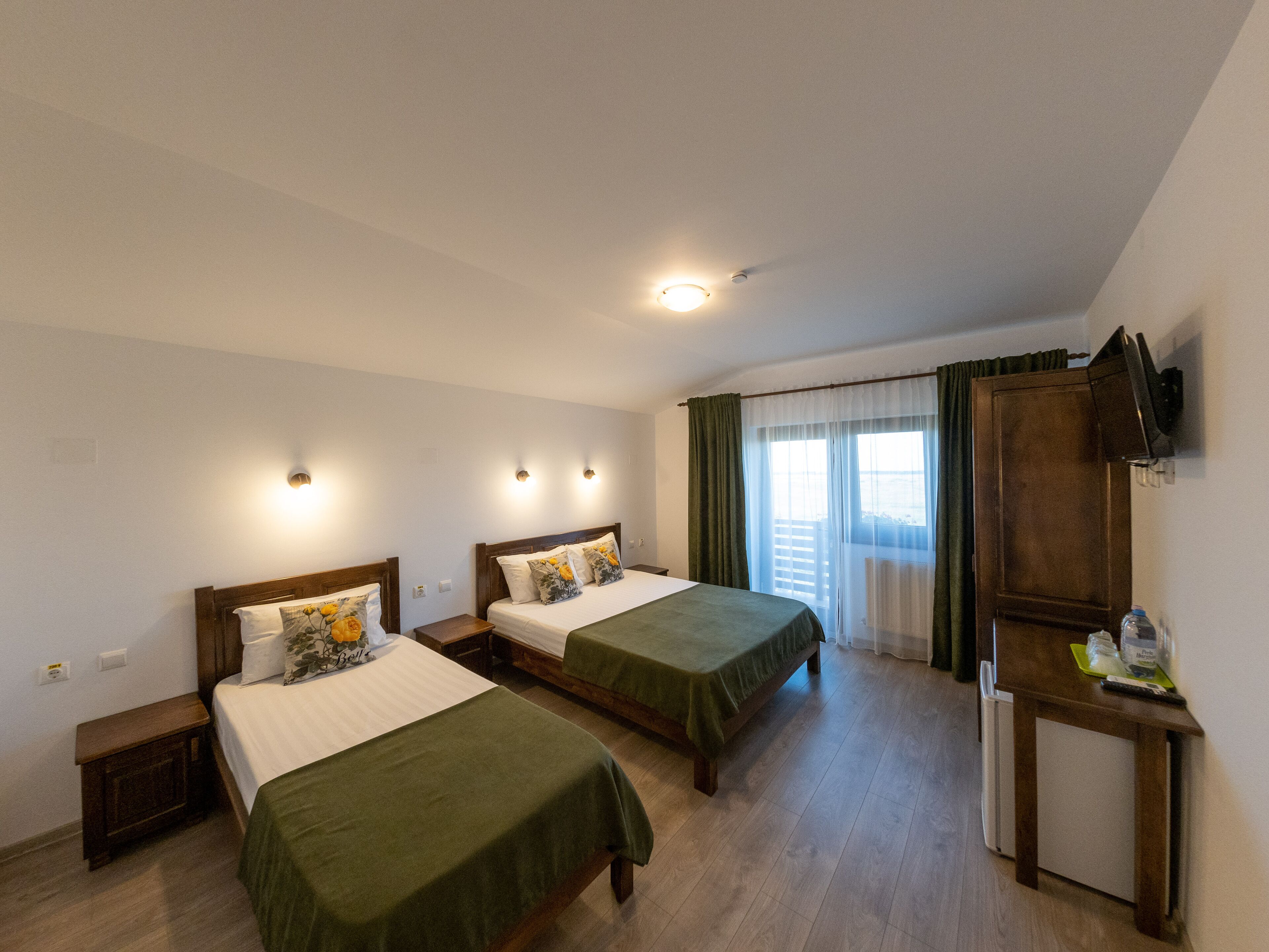 6 Schlafzimmer, Reisekinderbett, kostenloses WLAN, Bettwäsche