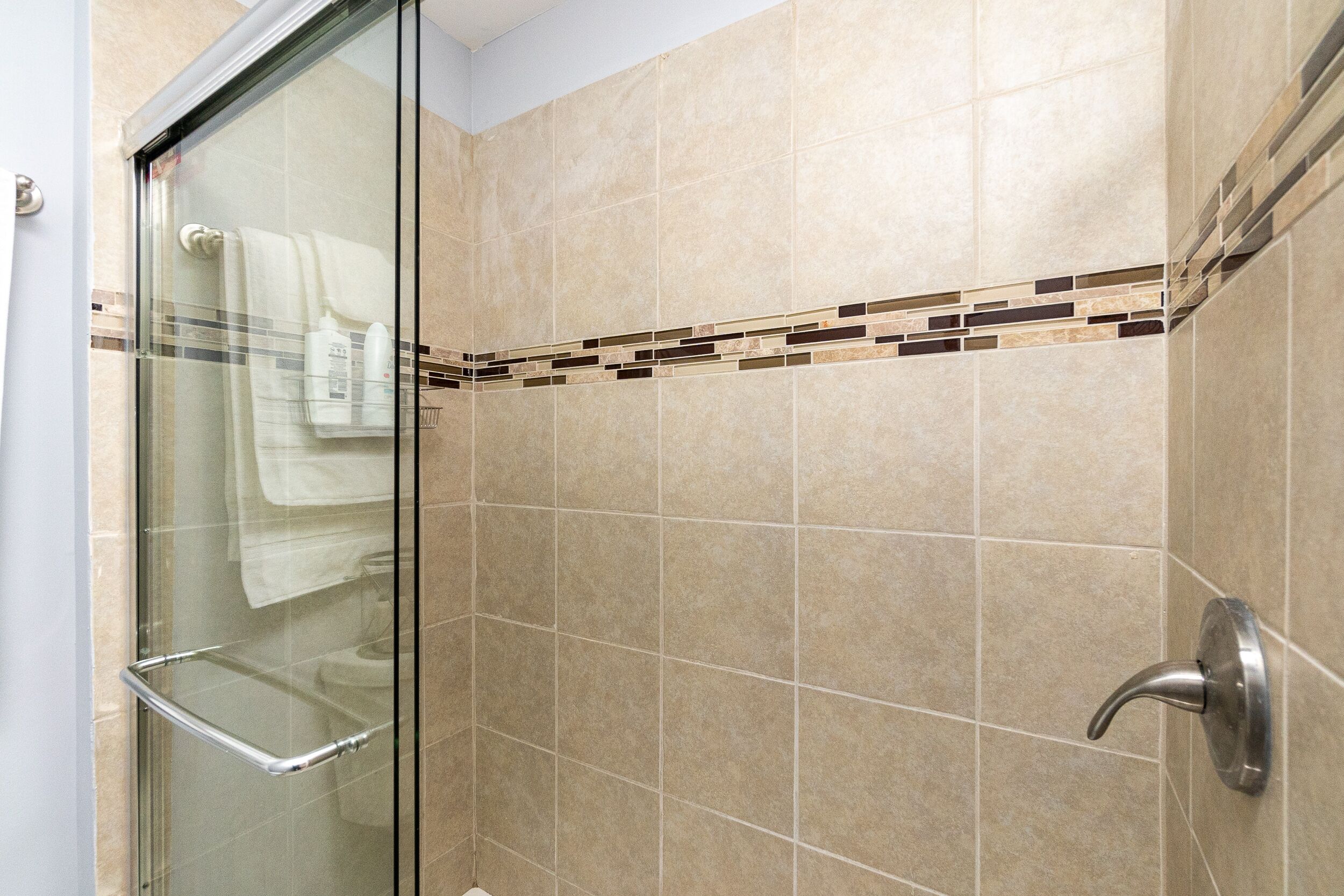 Luxe suite w/ a ★Full Kitchen★ Private Entrance ★Netflix ★W/D