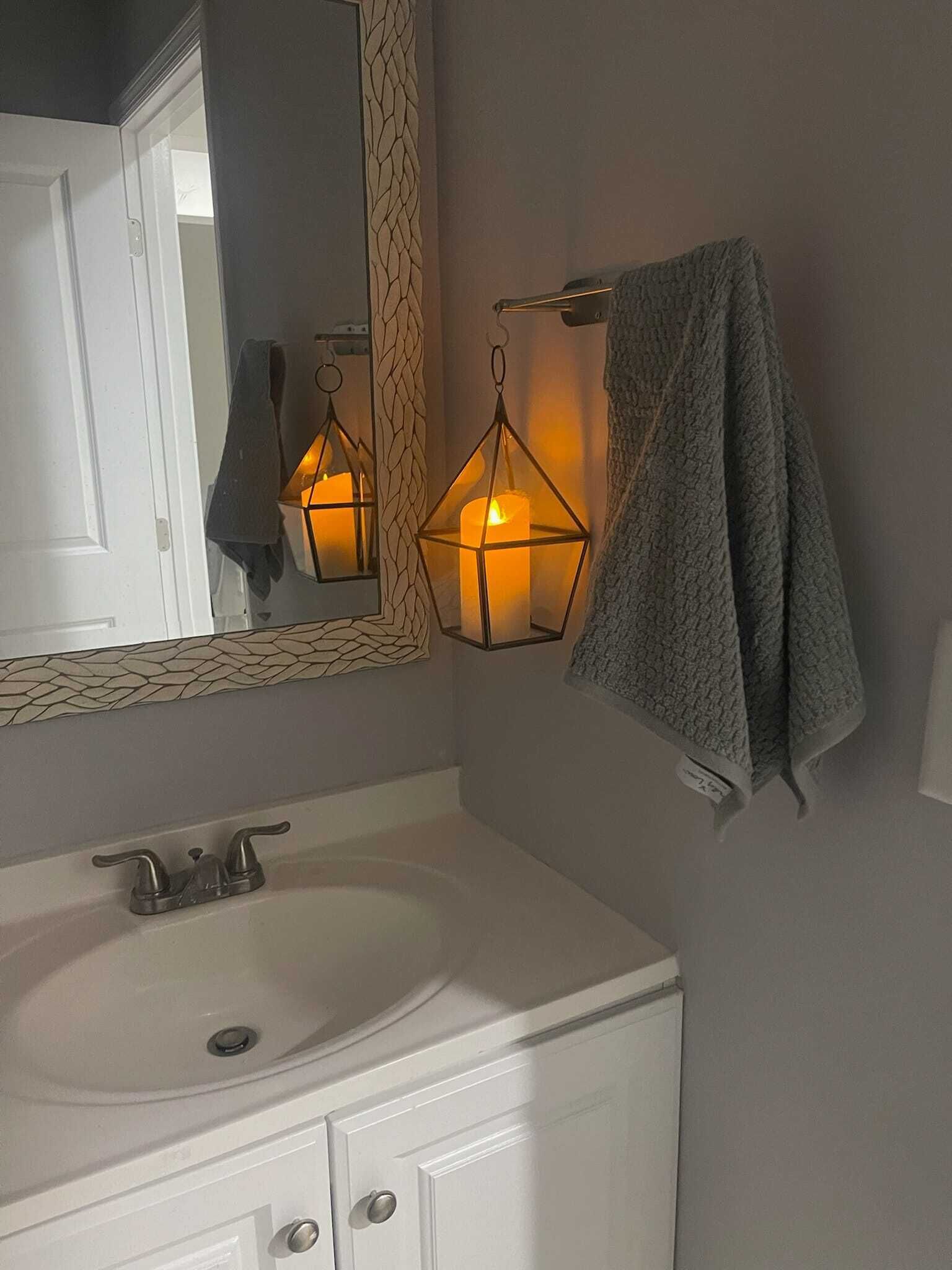 Luxe suite w/ a ★Full Kitchen★ Private Entrance ★Netflix ★W/D