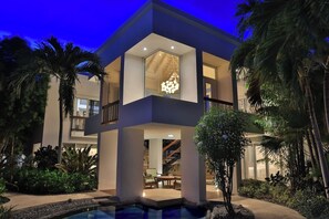 Exterior - Turtle Breeze - Fully Staffed Oceanfront Villa with Private Chef (Turtle Cove)