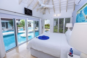 6 bedrooms, desk, iron/ironing board, free WiFi - Turtle Breeze - Fully Staffed Oceanfront Villa with Private Chef (Turtle Cove)