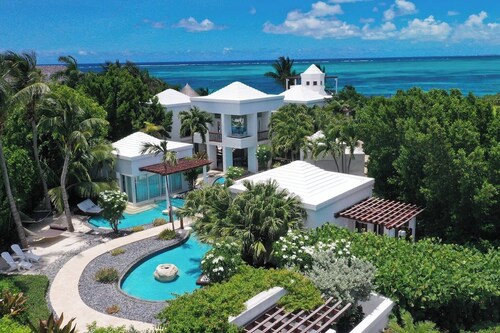 Turtle Breeze - Fully Staffed Oceanfront Villa with Private Chef