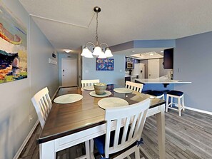 Dining - Stunning Balcony Views | 2 Pools, Gym, & Tennis! (Fort Walton Beach)