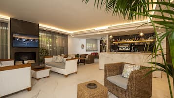 TV LCD 32 pollici con canali digitali, TV